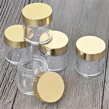Borcane cosmetice cu capace aurii