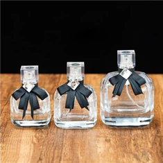 Sticlă goală de parfum de containere
